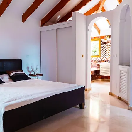 Villa In Golden Mile, Nagueles