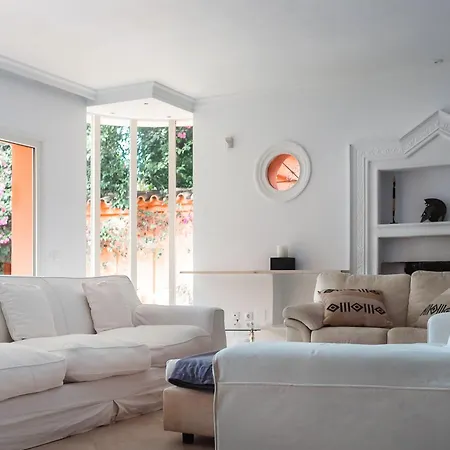In Golden Mile, Nagueles Villa